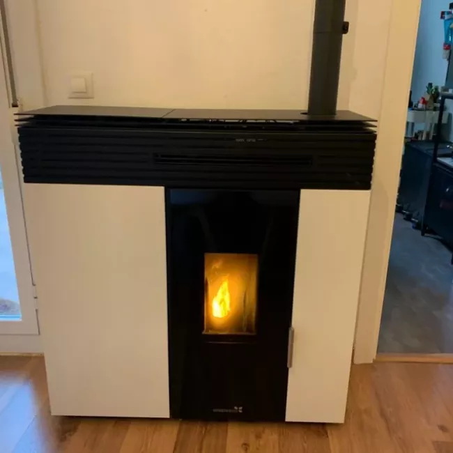 Instal·lació d'estufes de pèl·lets a Sabadell, proporcionant calefacció eficient i sostenible per a la teva llar.