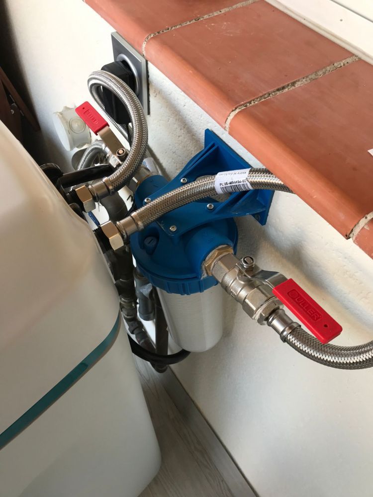 Sistemas de tratamiento de aguas diseñados para empresas, asegurando un agua de calidad para uso industrial y comercial.