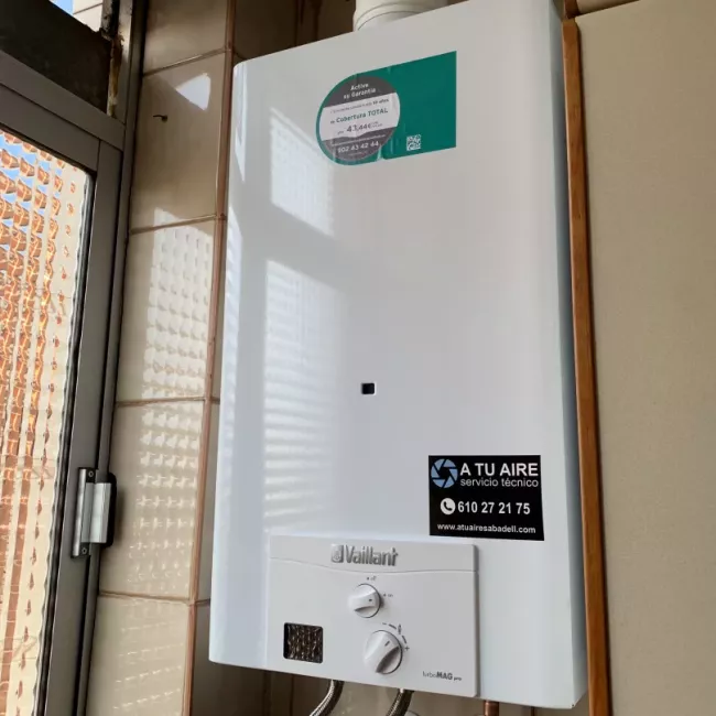 Instal·lació de calderes a Cornellà, assegurant calefacció eficient i aigua calenta durant tot l´any.