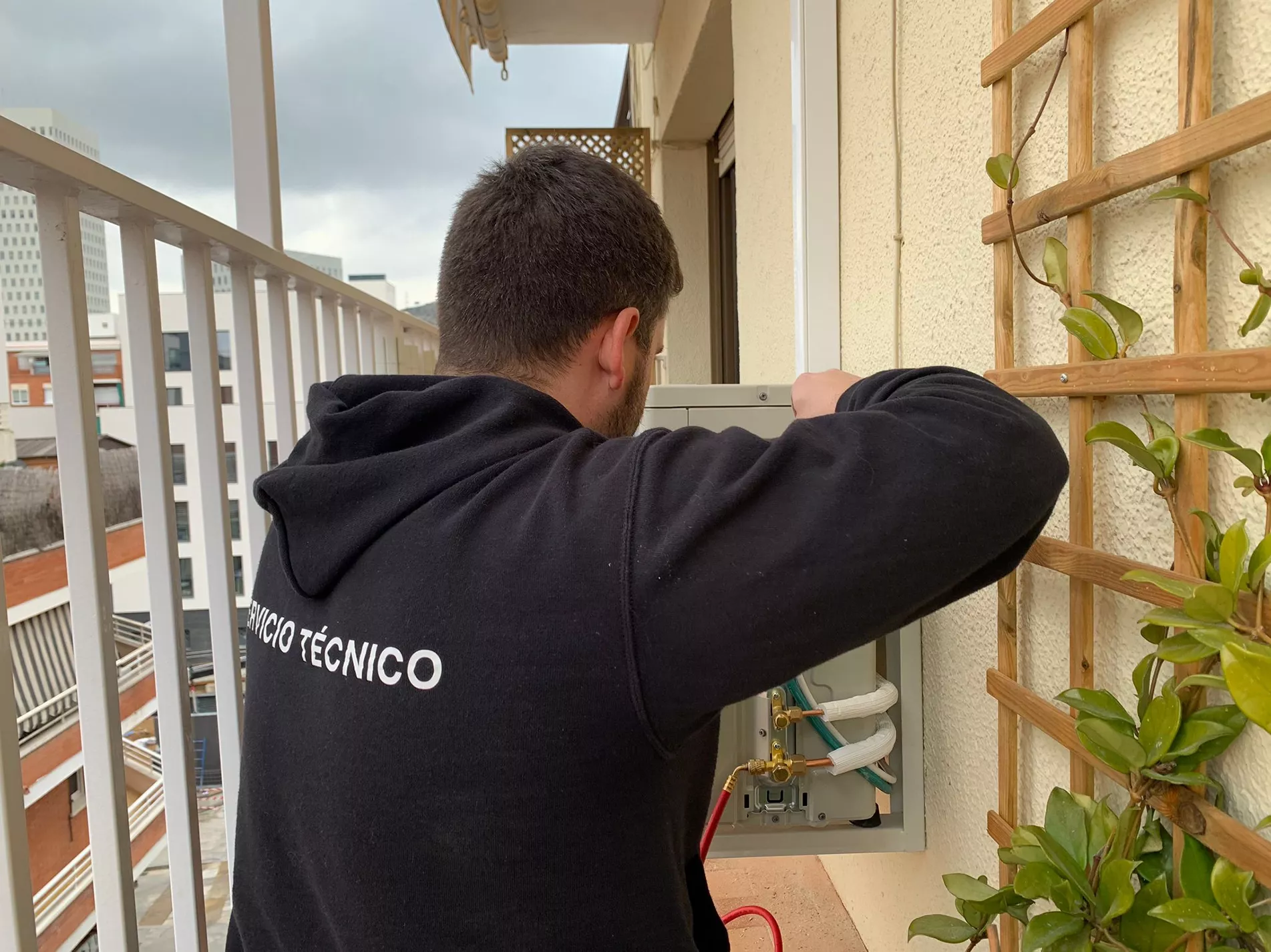 Instal·lacions elèctriques professionals per a llars i empreses a Sabadell