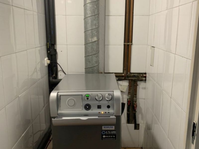Servicio profesional de mantenimiento para calderas, asegurando su rendimiento y prolongando su vida útil.