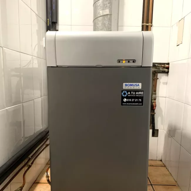 Instal·lació de bombes de calor a Sabadell per a calefacció, refrigeració i aigua calenta eficient.