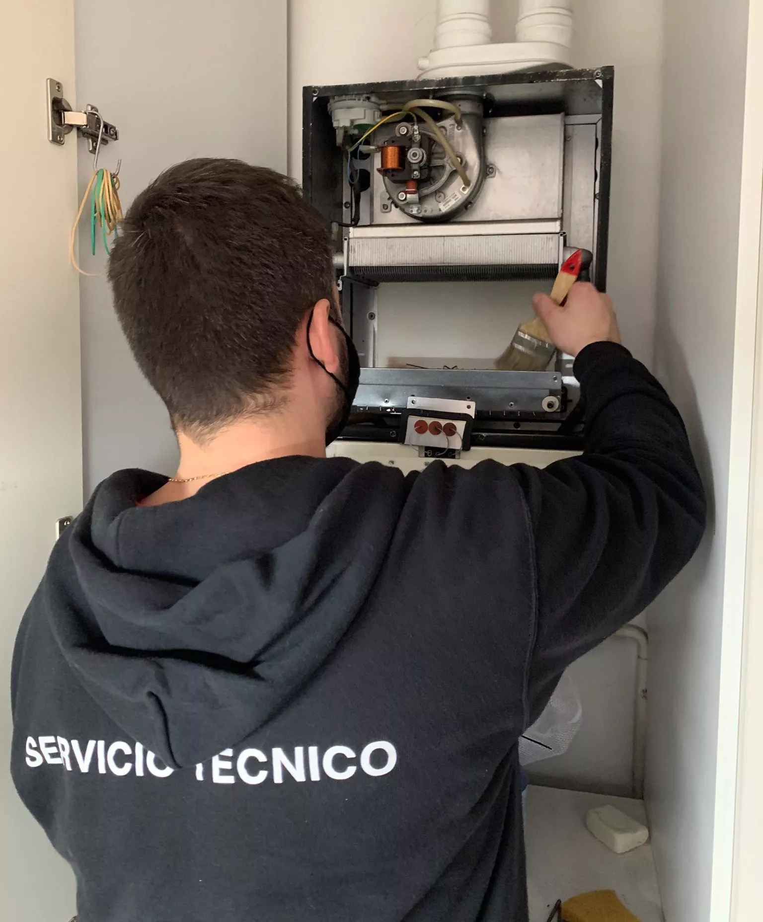 Mantenimiento de calderas en Cornellà, asegurando el correcto funcionamiento y eficiencia energética de tus sistemas de calefacción.