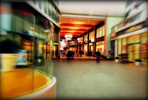 Instalación de cortinas de aire en Sabadell, proporcionando una barrera de aire eficiente para mantener la temperatura interior.