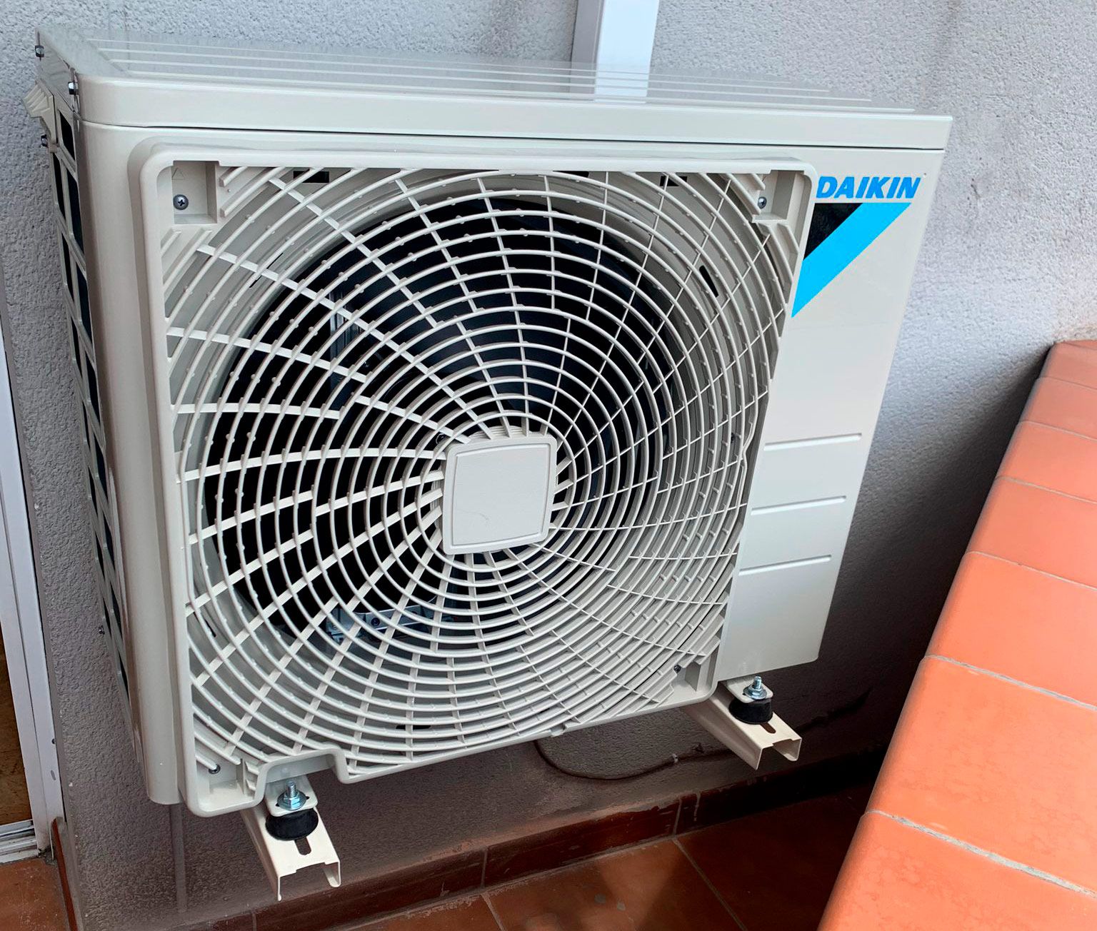 Instalación profesional de aire acondicionado en Sant Cugat, para mantener tu hogar o negocio fresco todo el año.