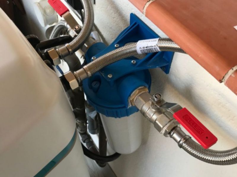 Sistemas de tratamiento de aguas diseñados para empresas, asegurando un agua de calidad para uso industrial y comercial.