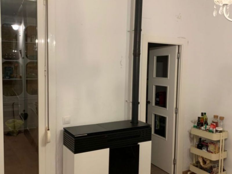 Servicio de mantenimiento especializado en estufas de pellet, asegurando su funcionamiento eficiente y prolongando su vida útil.