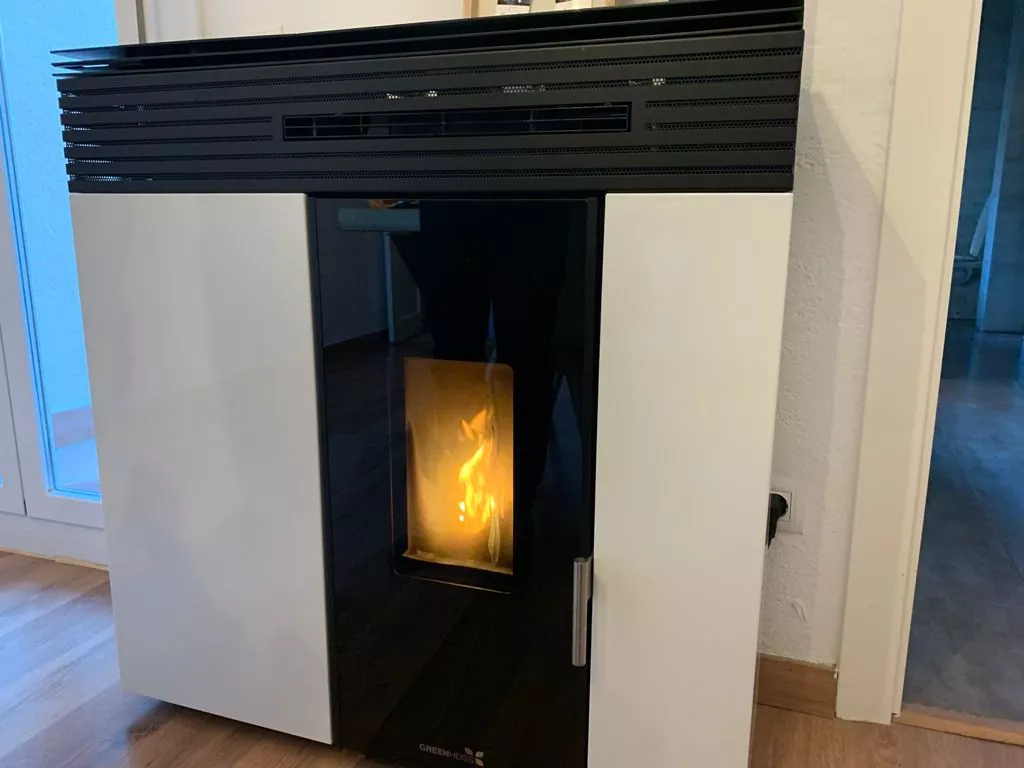 Instalación de calderas de pellets en Sabadell, garantizando calefacción eficiente y respetuosa con el medio ambiente.