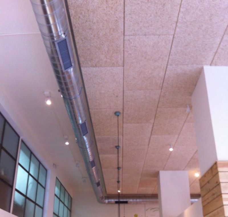 Soluciones profesionales para la instalación de conductos de chapa y fibra en locales, asegurando un sistema de climatización eficiente y duradero.
