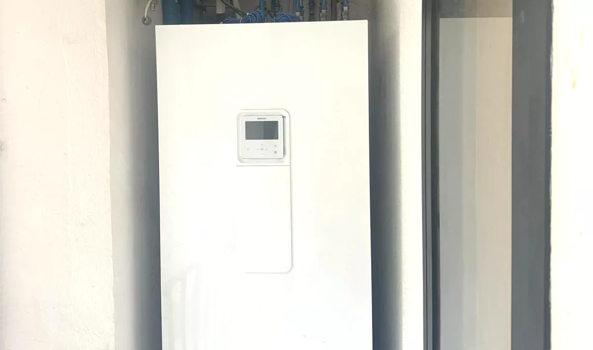 Instal·lació de calderes a Sant Cugat per a un ambient càlid i aigua calenta eficient.