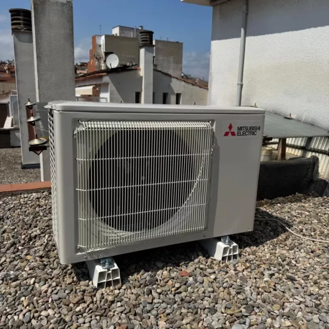 Instal·lació d´aire condicionat per cassets a Sabadell, proporcionant climatització eficient per a grans espais.