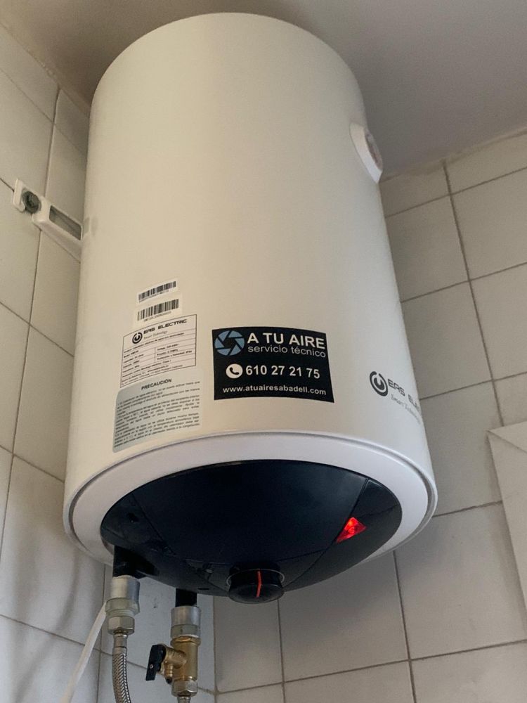 Instalación de termos eléctricos de alta eficiencia para agua caliente en hogares y negocios, garantizando ahorro energético.