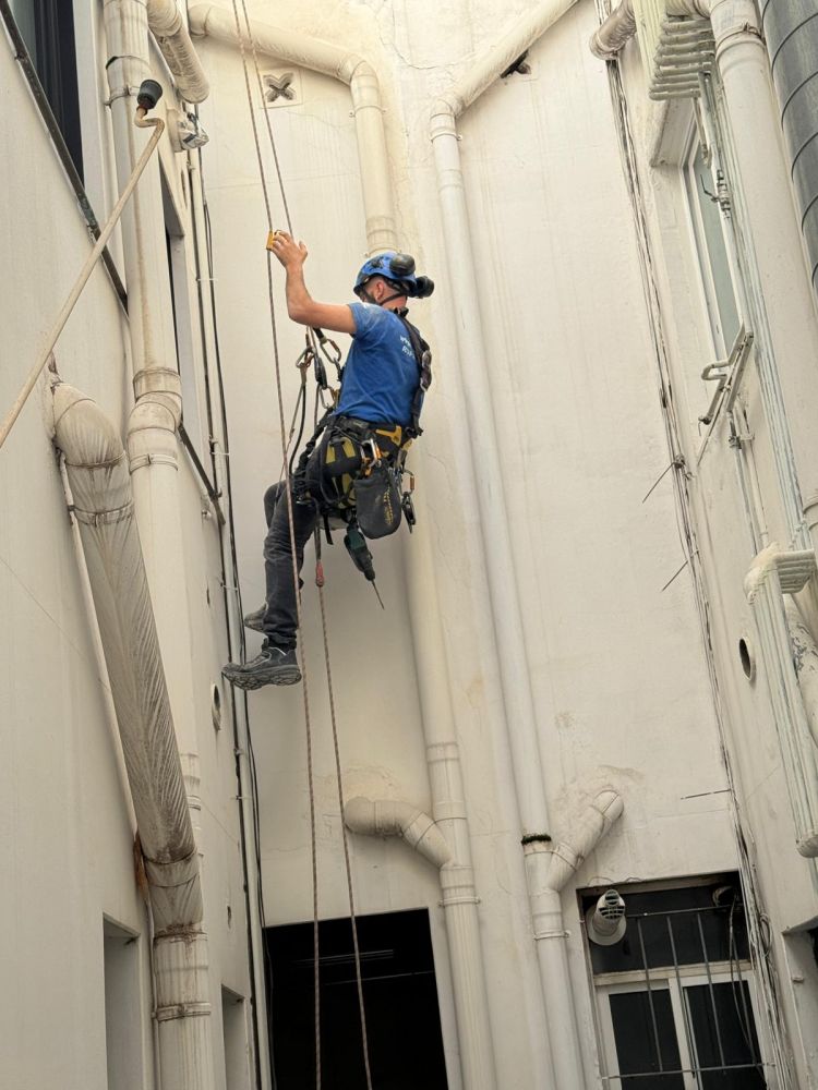 Instalación de aire acondicionado en altura Instalación de climatización en altura en Sabadell